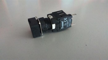 PULSADOR 16MM CUADRADO NEGRO 1NO